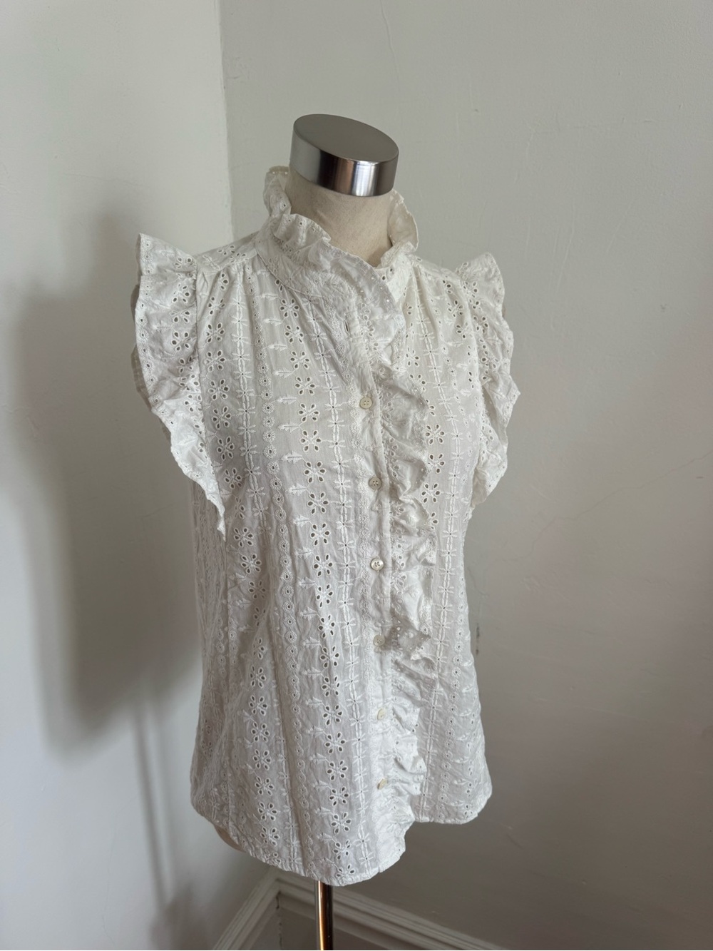 Sezane White Eyelet Ruffled Button Front sleeveless Blouse